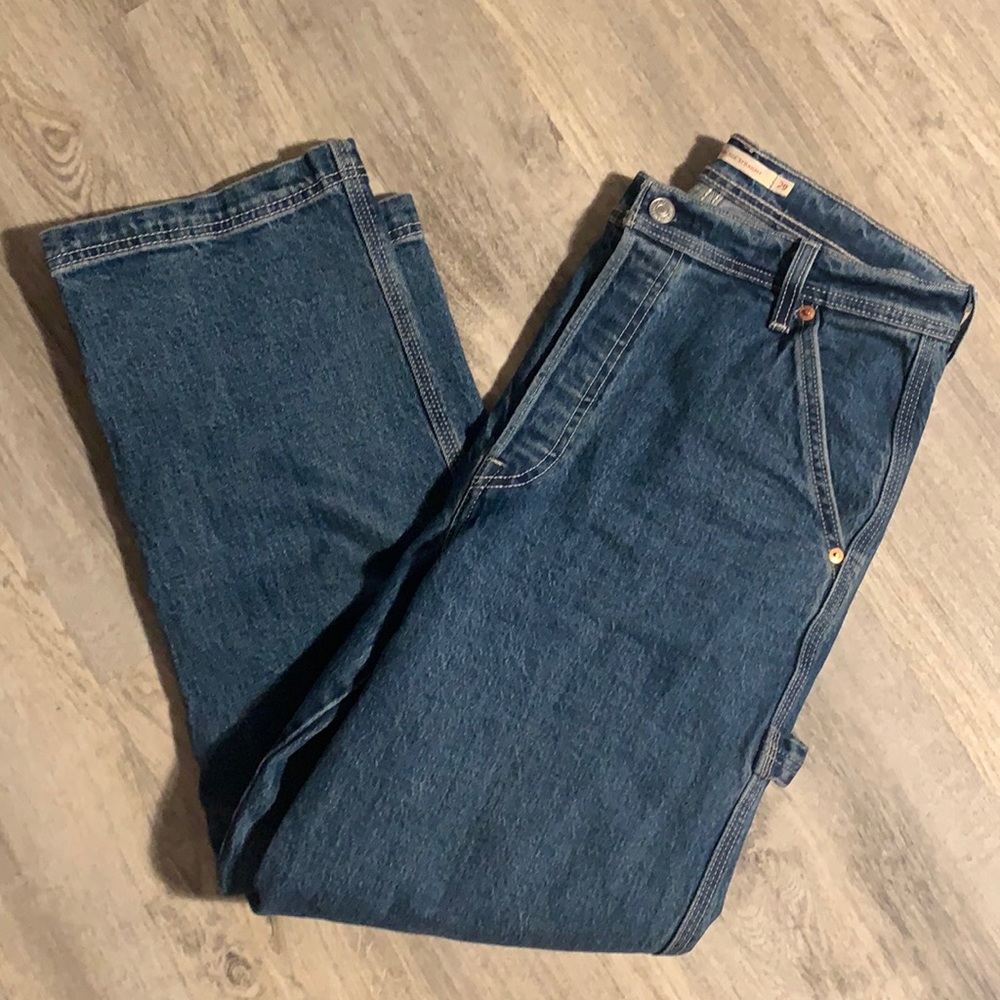 Like new Levi’s rib cage straight